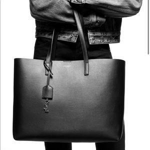 SAINT LAURENT TOTE IN SUPPLE LEATHER - BLACK